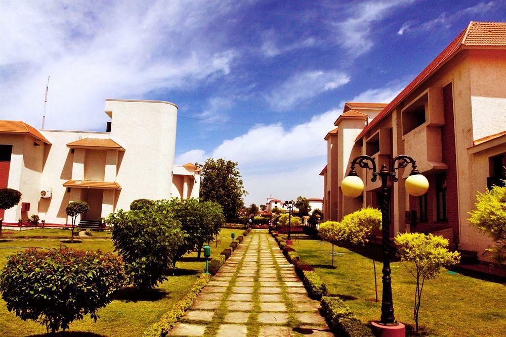 Naturoville Ayurvedic And Yoga Retreat Hotel Rishīkesh Exterior foto
