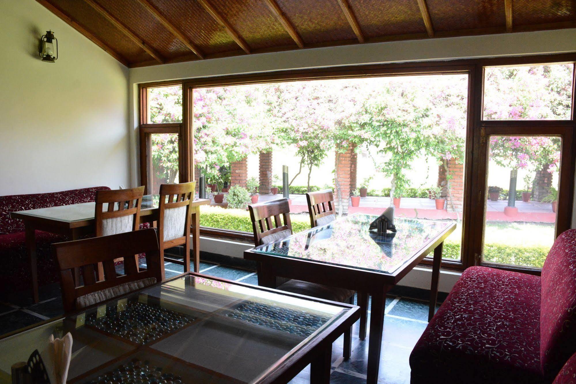 Naturoville Ayurvedic And Yoga Retreat Hotel Rishīkesh Exterior foto