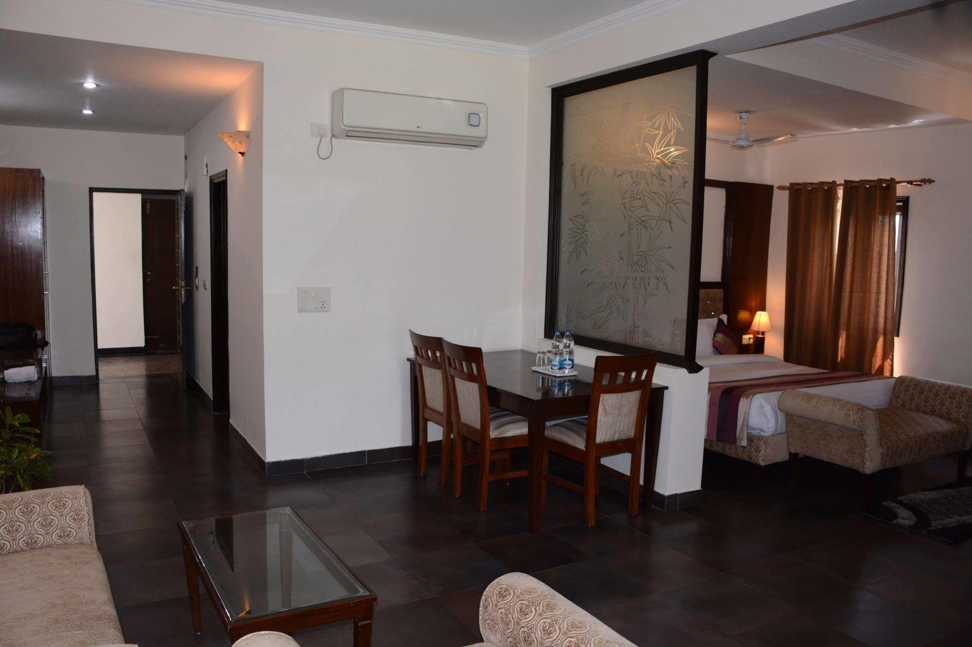 Naturoville Ayurvedic And Yoga Retreat Hotel Rishīkesh Exterior foto