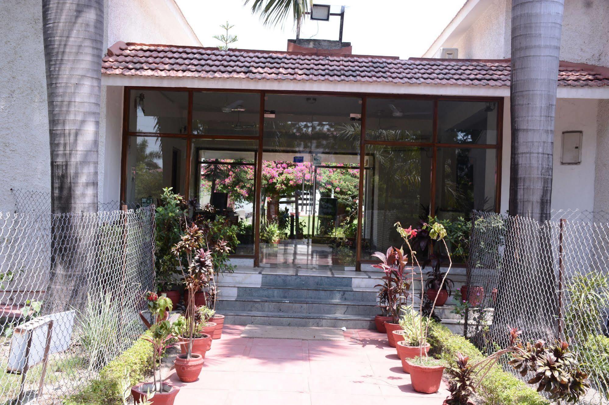 Naturoville Ayurvedic And Yoga Retreat Hotel Rishīkesh Exterior foto